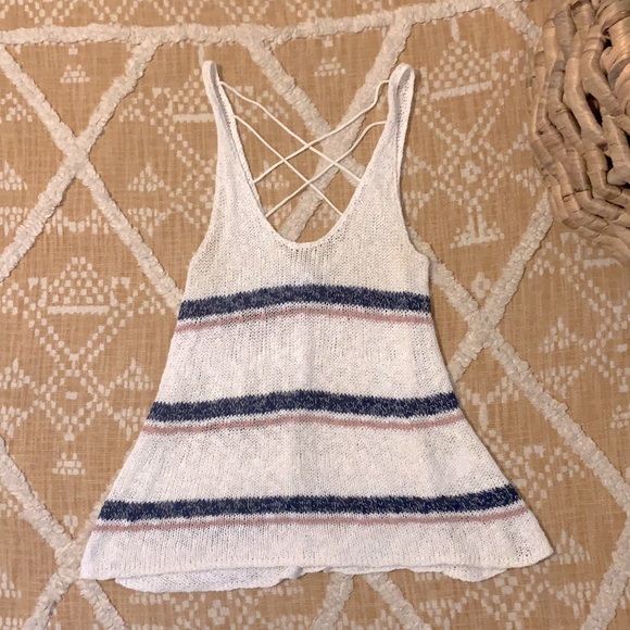 Gently used AE tank top! - Picture 1 of 4